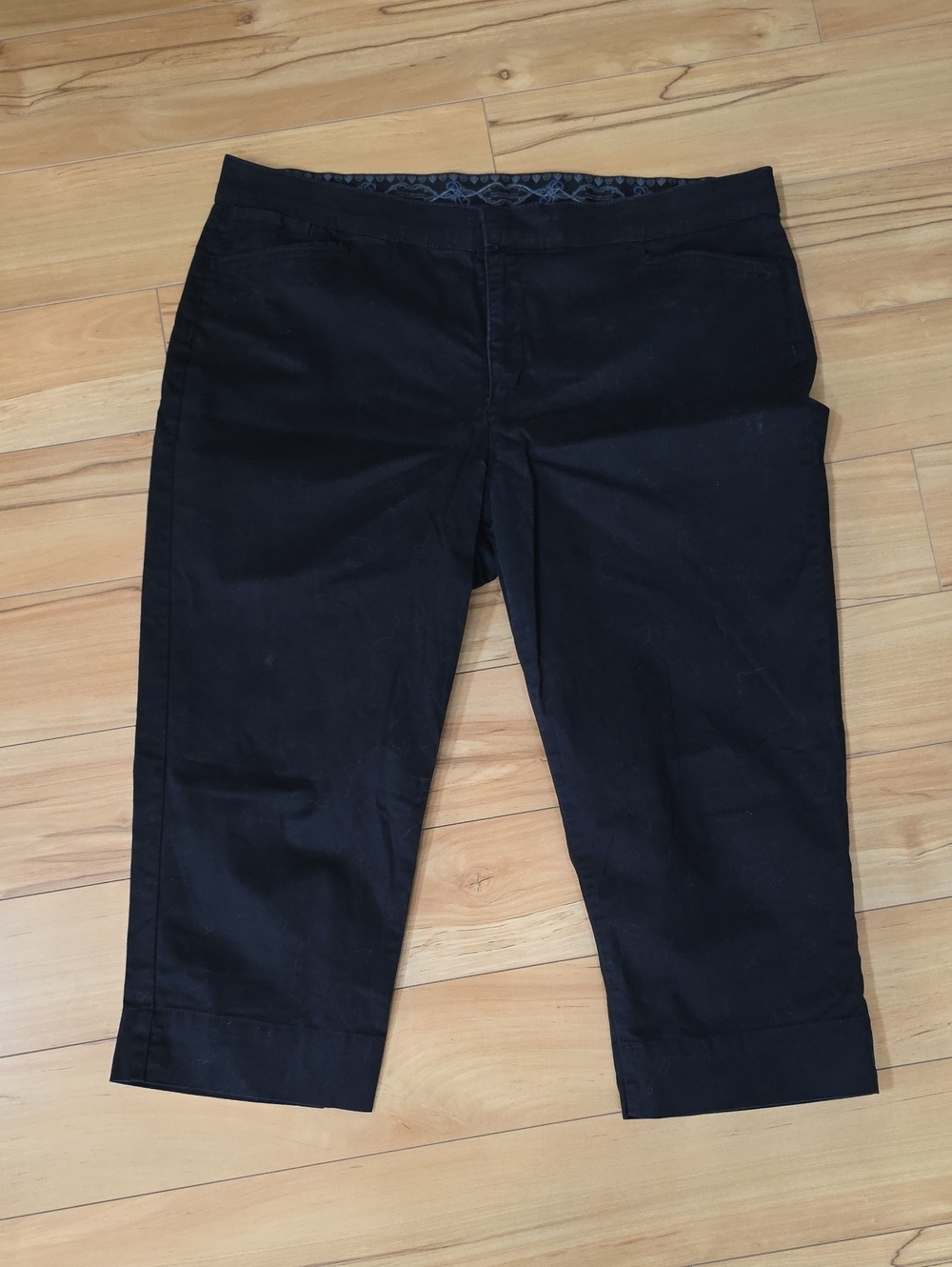 Bandolino "maureen" Black Capri Pants Size 16